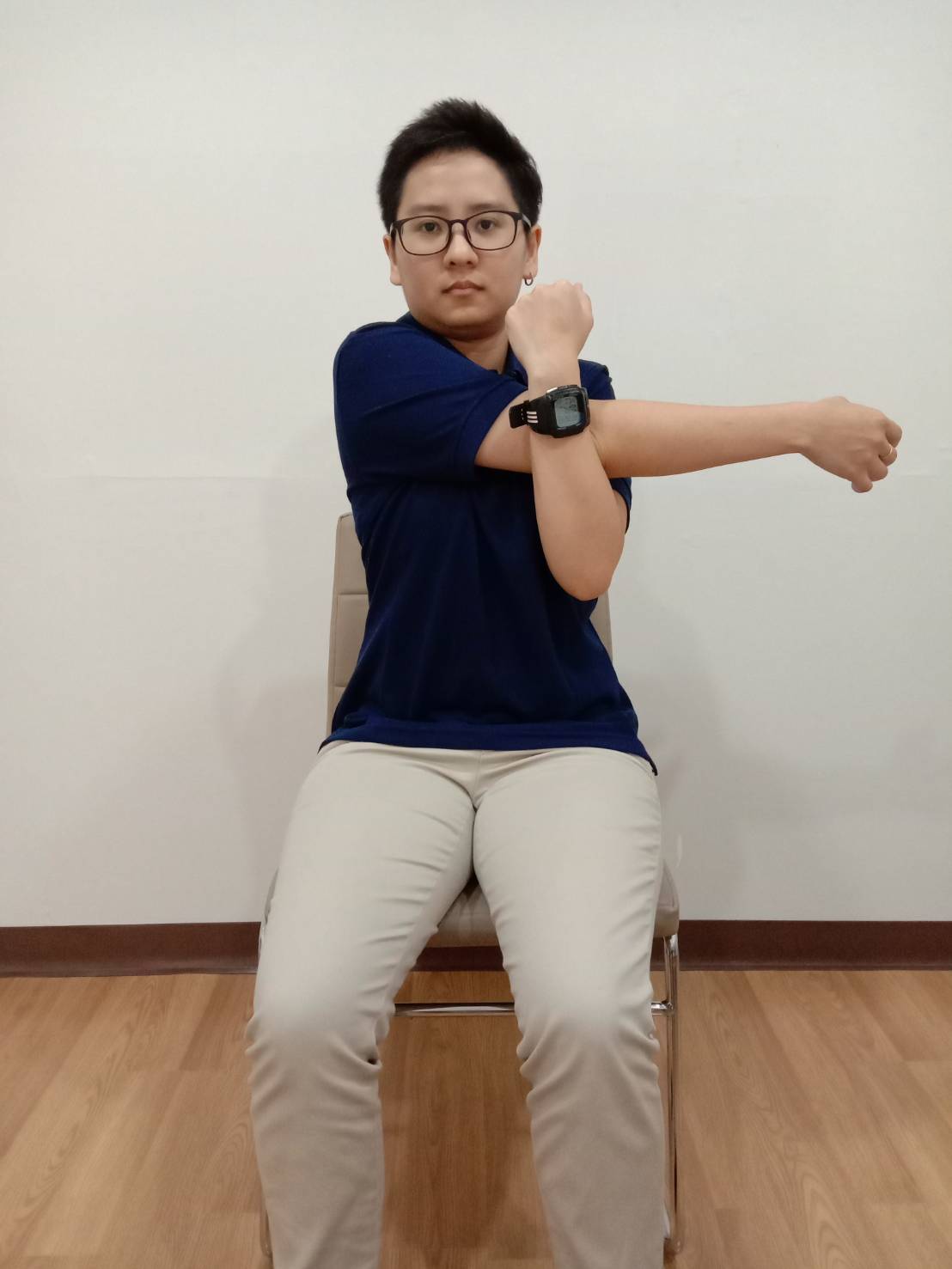 ท่ายืดกล้ามเนื้อสะบัก