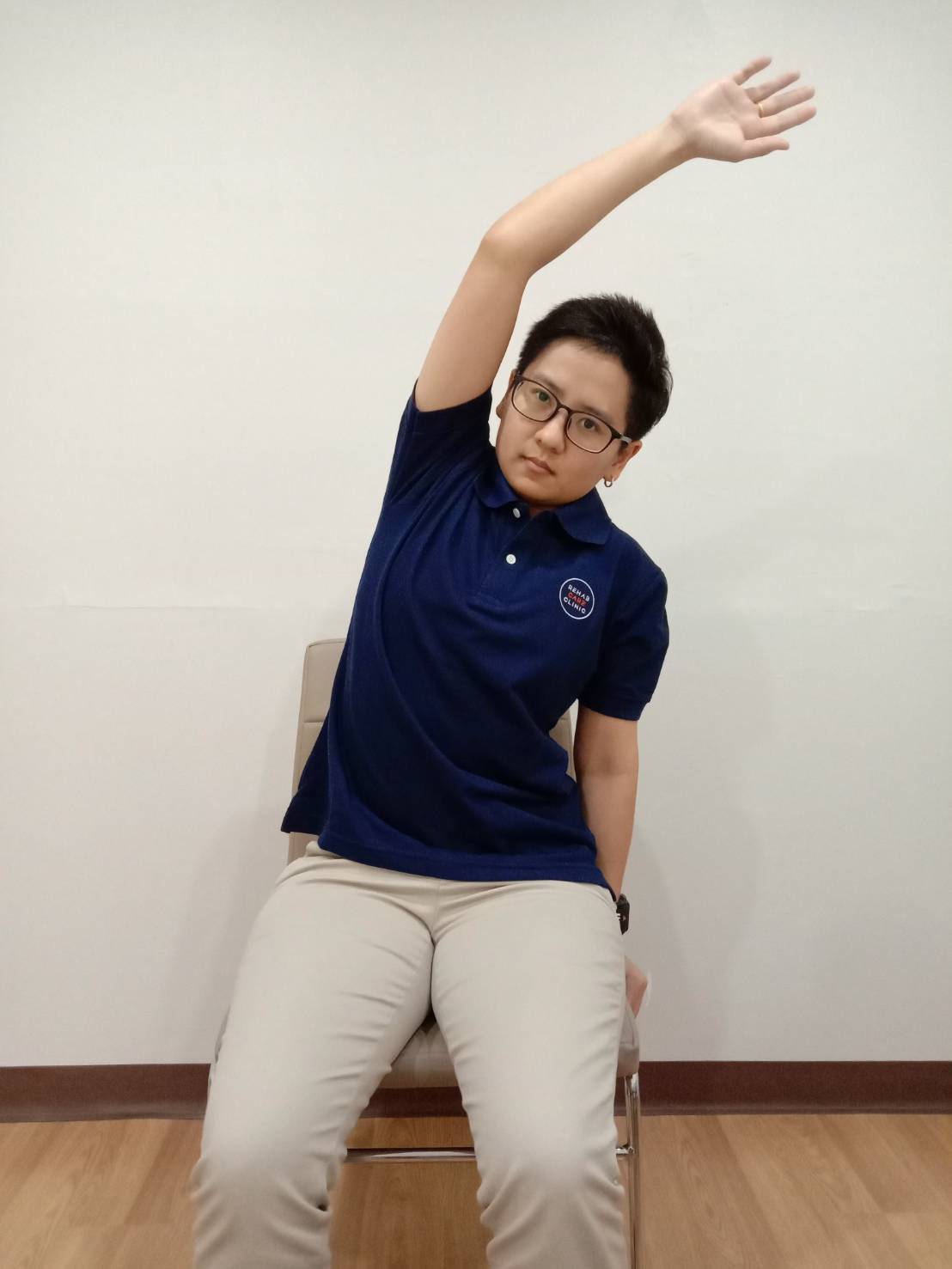 ท่ายืดกล้ามเนื้อด้านข้างลำตัว