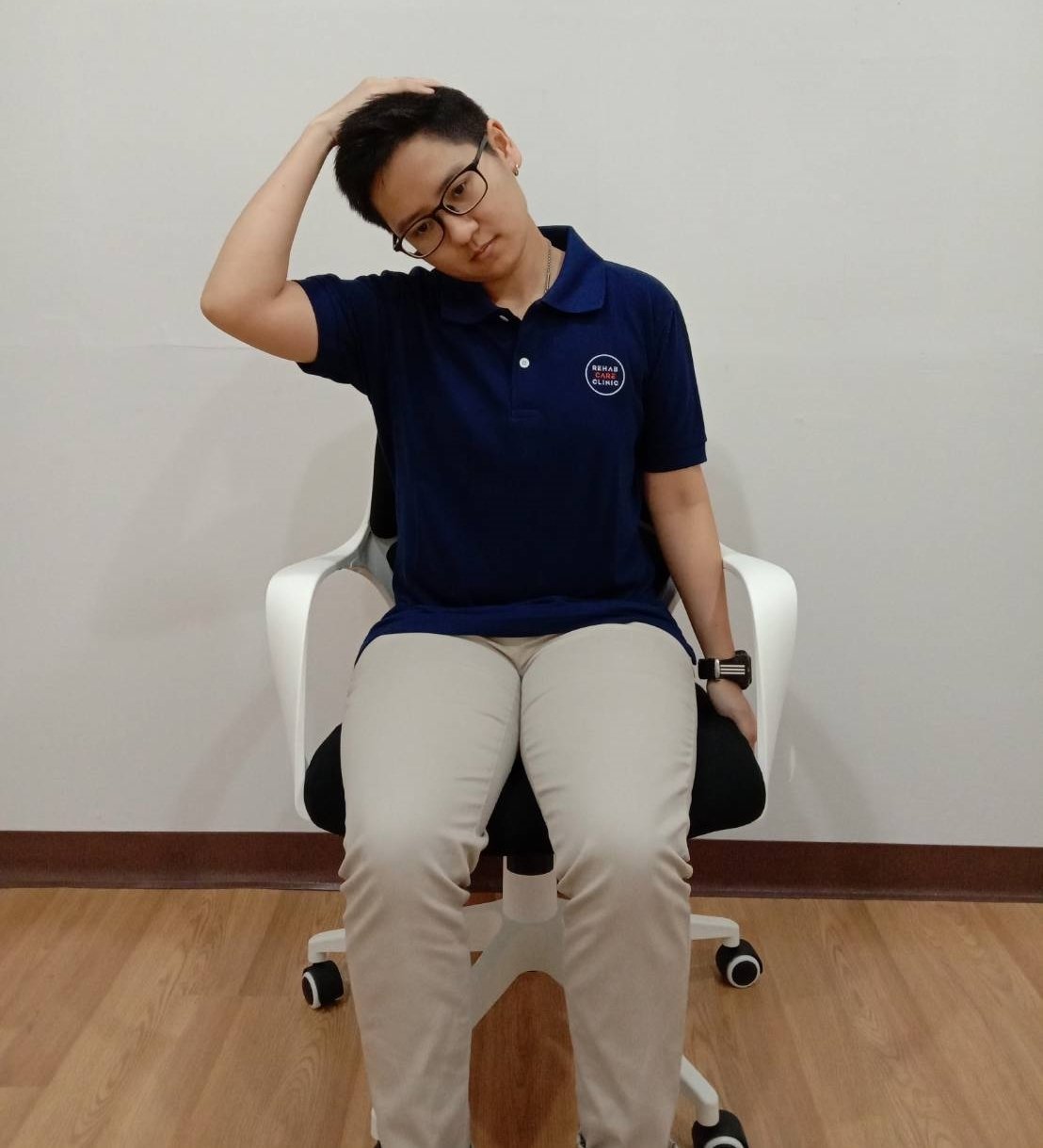 ท่ายืดกล้ามเนื้อบ่า