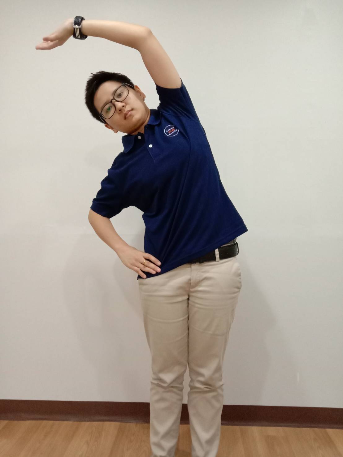 ท่ายืดกล้ามเนื้อลำตัวด้านข้าง